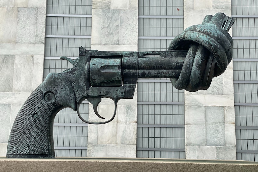 Statue of Gun tied in a knot